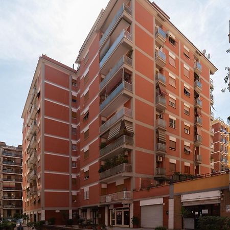Апартаменти Joivy Delightful 3-Bed Flat With Balcony Рим Екстер'єр фото