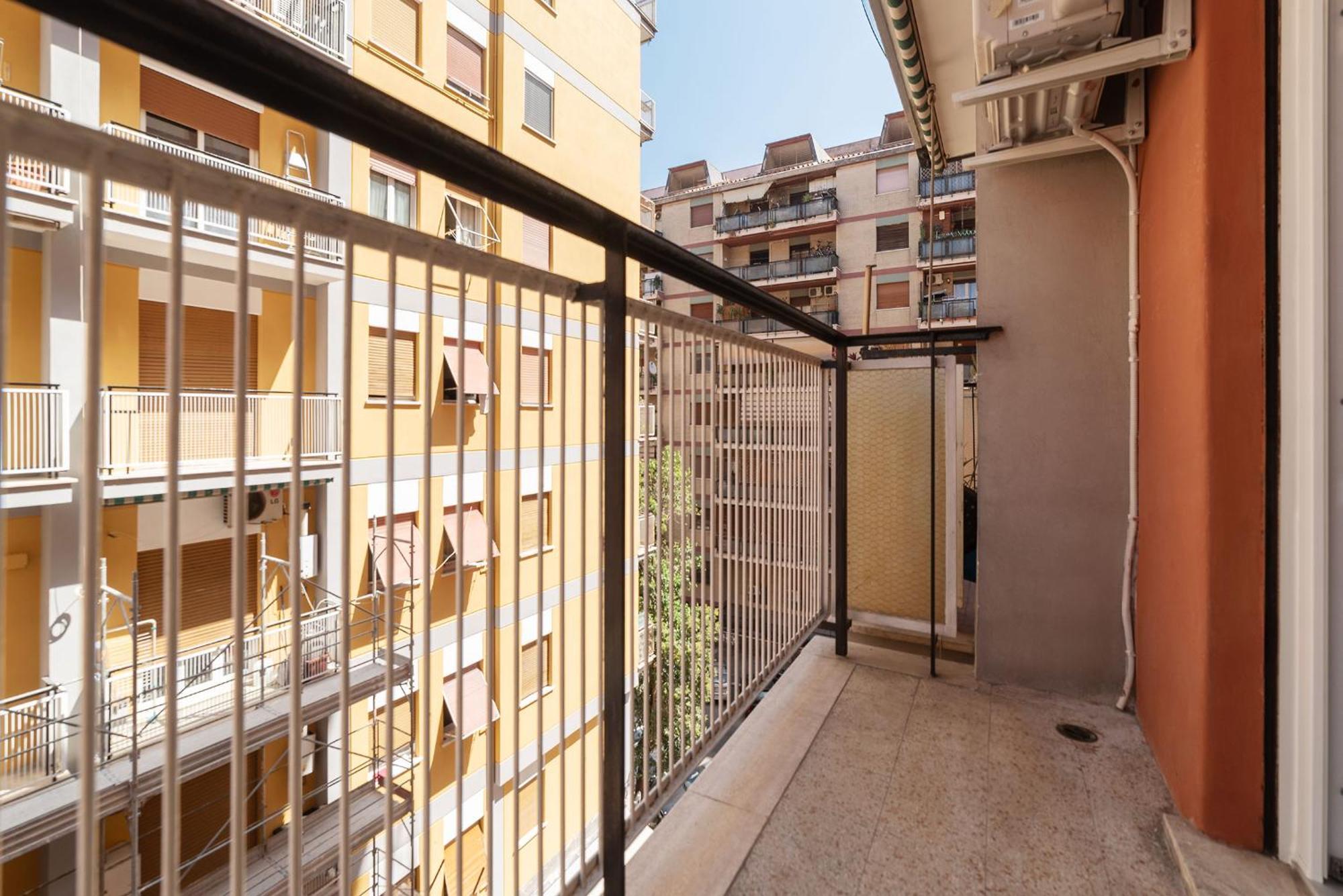 Апартаменти Joivy Delightful 3-Bed Flat With Balcony Рим Екстер'єр фото