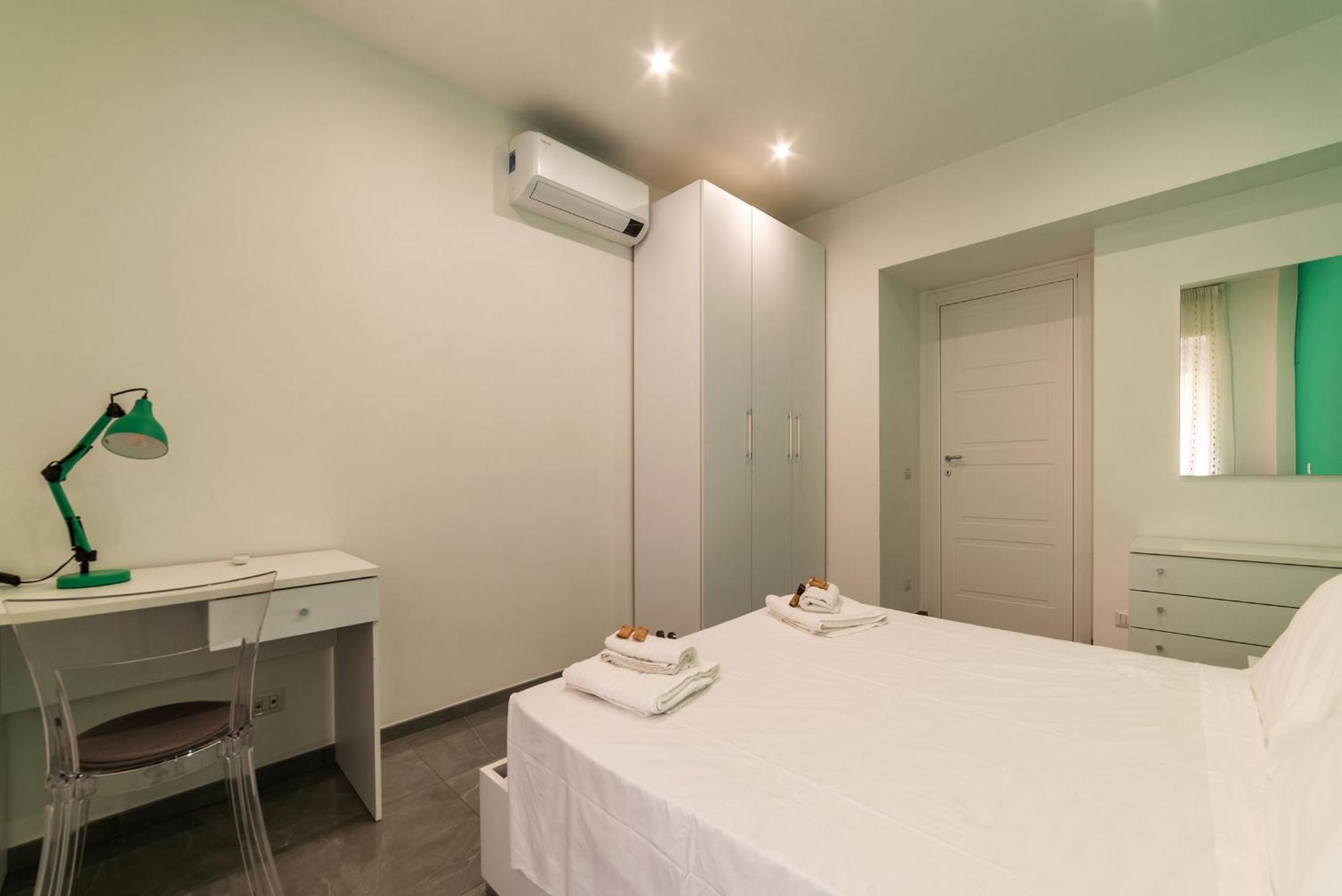 Апартаменти Joivy Delightful 3-Bed Flat With Balcony Рим Екстер'єр фото