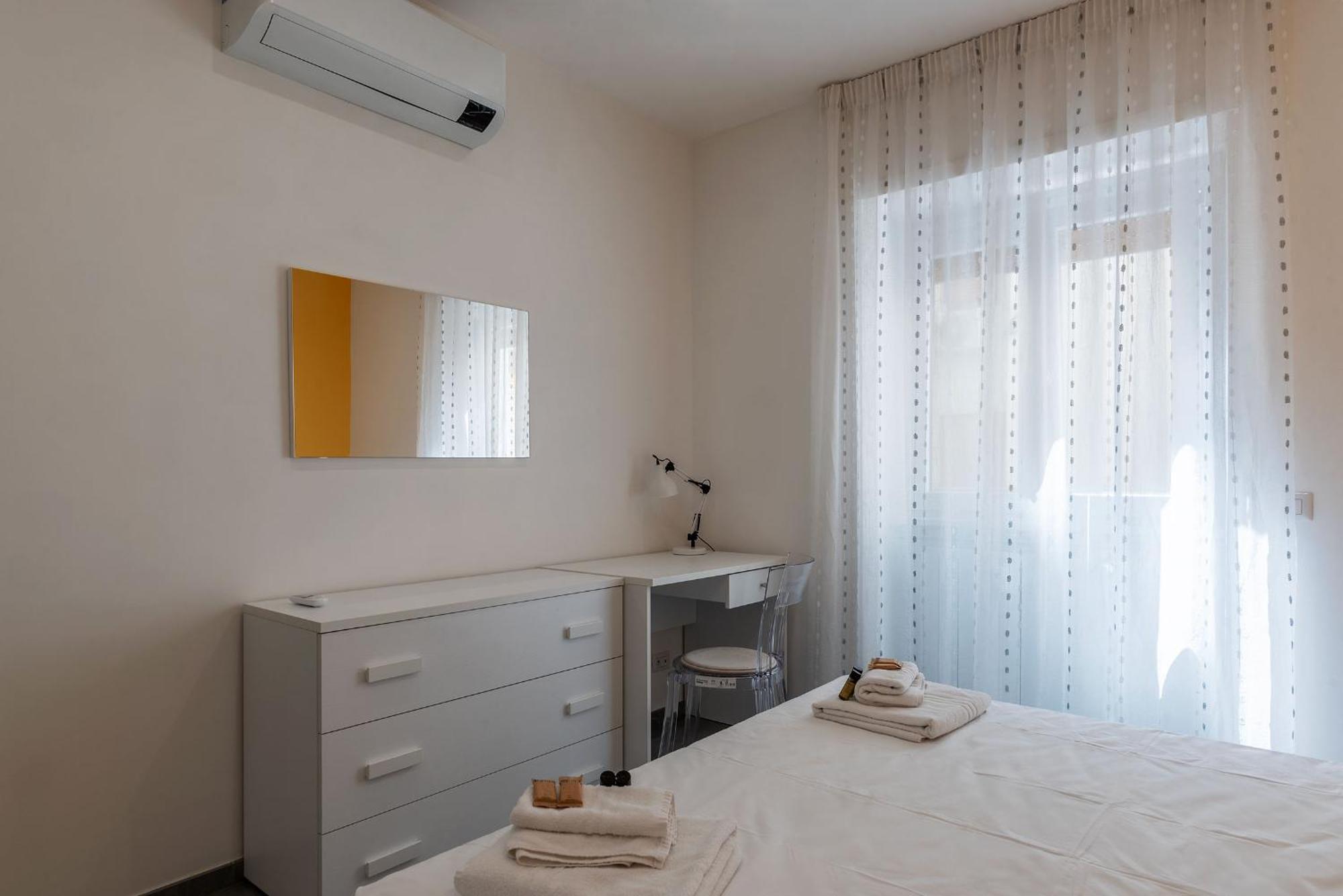 Апартаменти Joivy Delightful 3-Bed Flat With Balcony Рим Екстер'єр фото