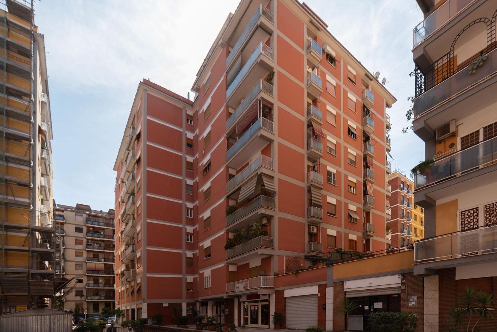 Апартаменти Joivy Delightful 3-Bed Flat With Balcony Рим Екстер'єр фото